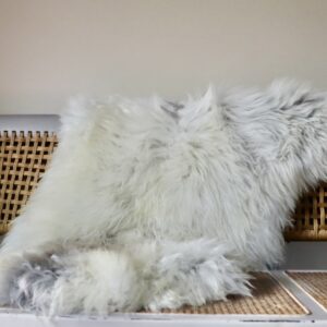 (M) Cream Icelandic Sheepskin Rug
