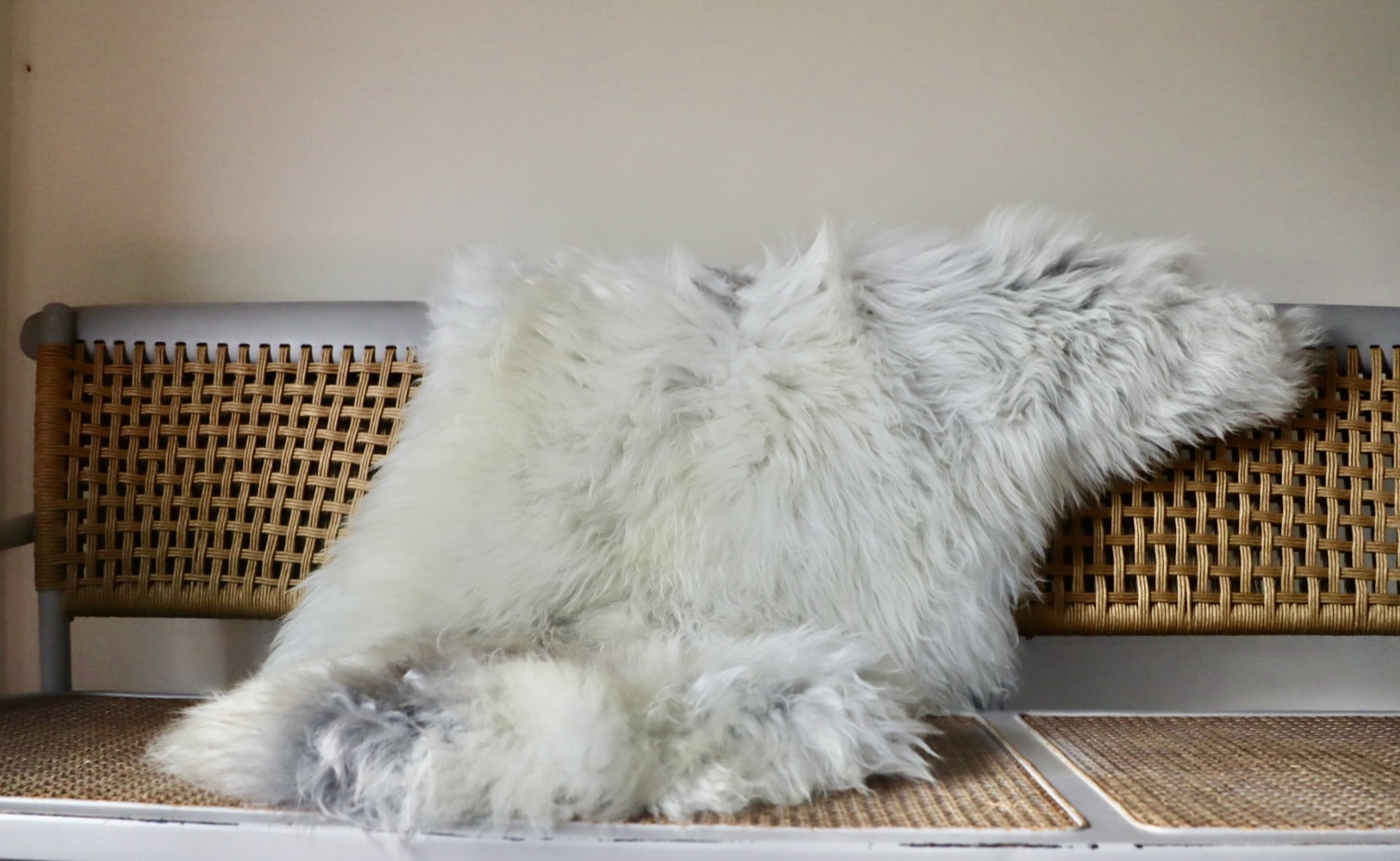(M) Cream Icelandic Sheepskin Rug