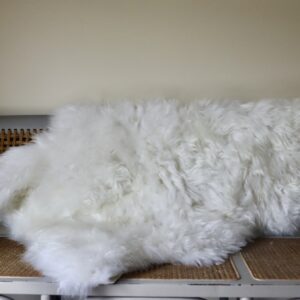 (XL) White Icelandic Sheepskin Rug
